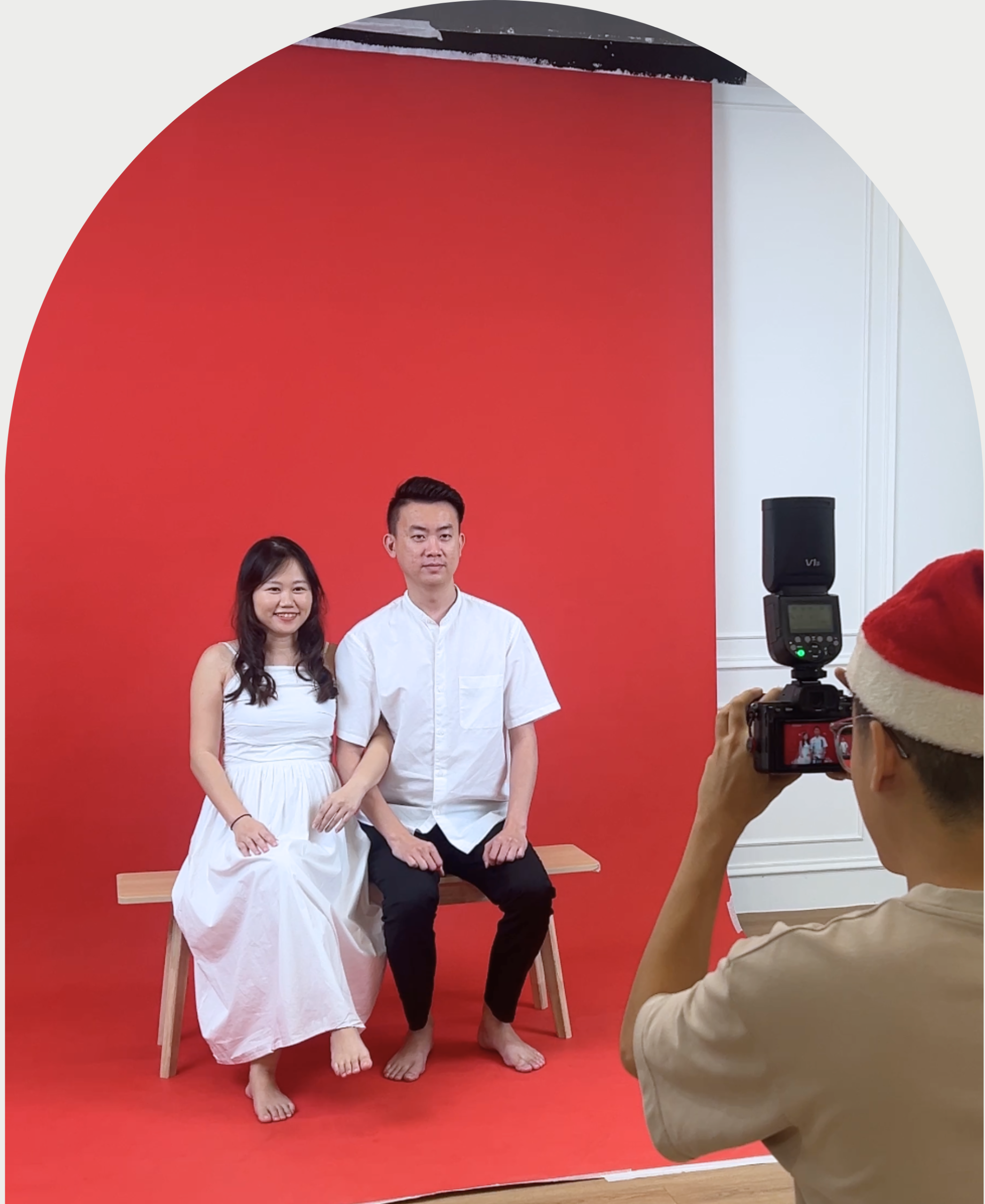 red color backdrop, rom photo, couple photo